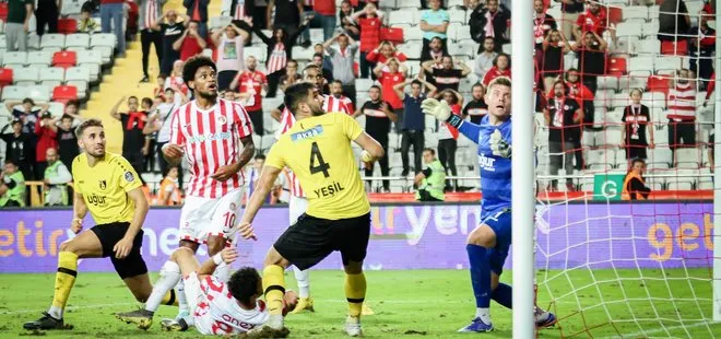 Haftalar sonra gelen galibiyet: Antalyaspor son dakikada güldü
