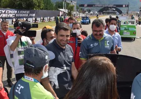 Türkiye'den TEKNOFEST'i istediler! Selçuk Bayraktar ülke ismi vererek açıkladı