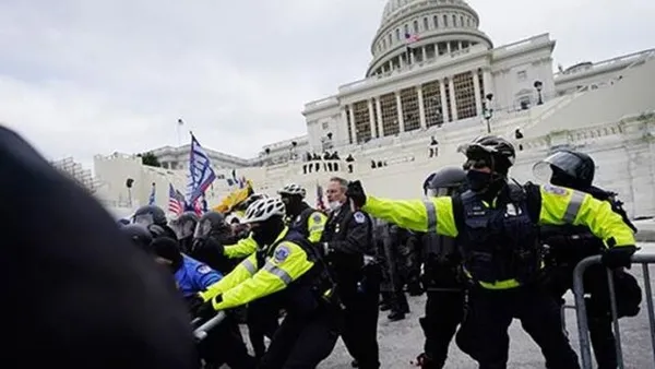 Son dakika: ABD Başkanı Joe Biden açıklamalarda bulundu: Kongreye girenler teröristtir