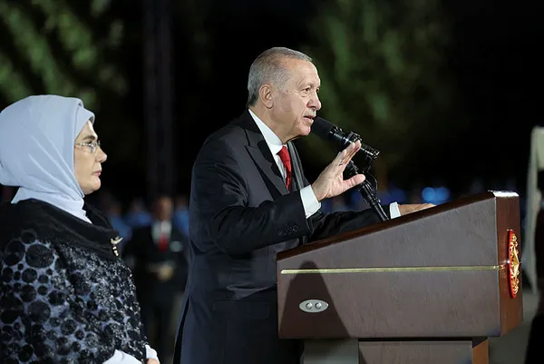 baskan-erdogandan-buyuk-zaferin-101-yilinda-onemli-mesajlar-tum-senaryolari-yirtip-attik-1693425576494.jpg Başkan Erdoğan'dan Büyük Zafer'in 101. yılında önemli mesajlar: Tüm senaryoları yırtıp attık - 5