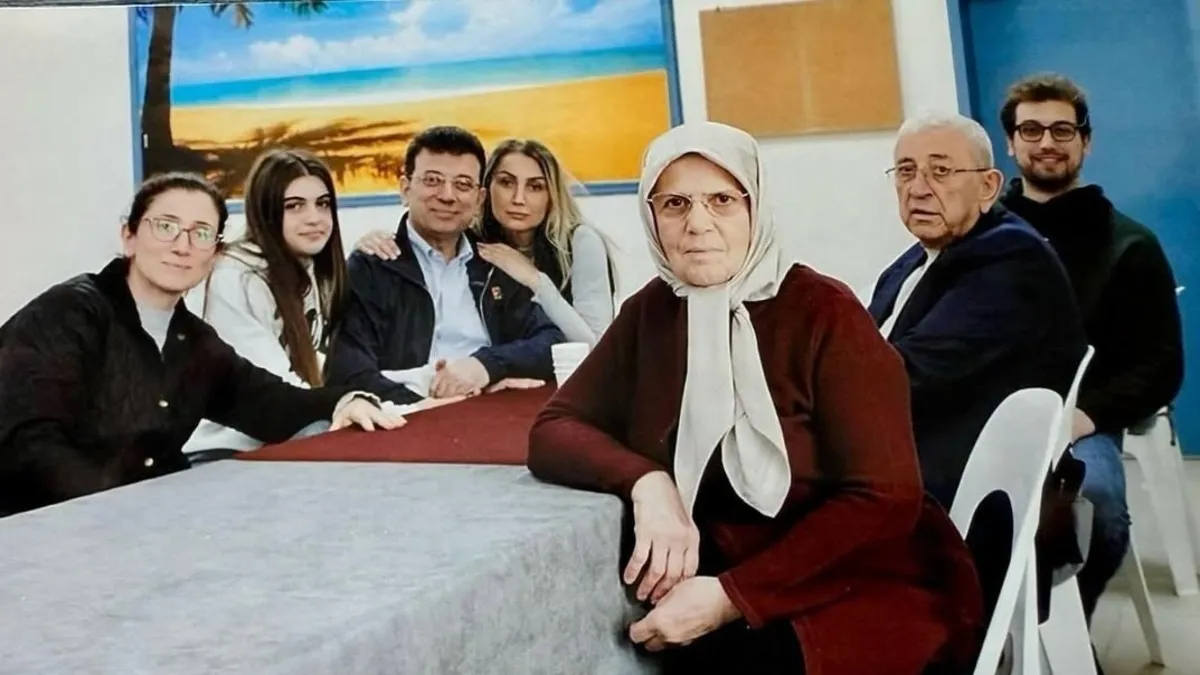 Eski İBB Başkanı Ekrem İmamoğlu’nun cezaevinden ilk fotoğrafı! İşte ailesi ile açık görüşteki anları...