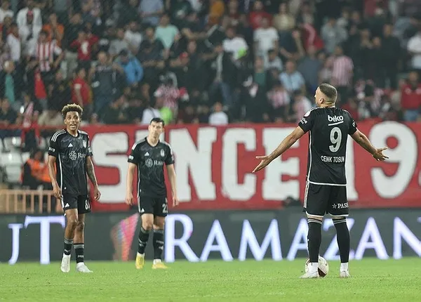 Beşiktaş Antalya’da kayıp! Antalyaspor 3 - 2 Beşiktaş MAÇ SONUCU