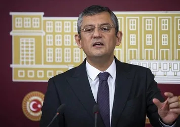 CHP'li Özgür Özel teröristi gazeteci olarak göstermelerini aklamaya çalıştı! Hem listeye yazdı hem de "görüşmedik" dedi