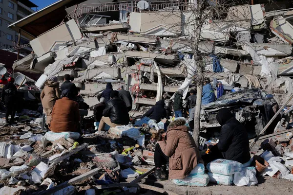 Cumhurbaşkanı Yardımcısı Fuat Oktay’dan Kemal Kılıçdaroğlu’na: Depremzedeler üzerinden siyasete yazıklar olsun