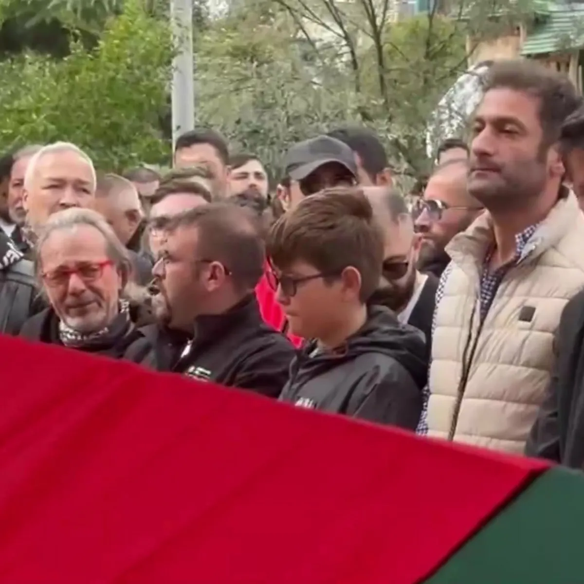 İzmir'de trafik kazasında ölen motosiklet sürücüsünün cenazesi İstanbul'da defnedildi