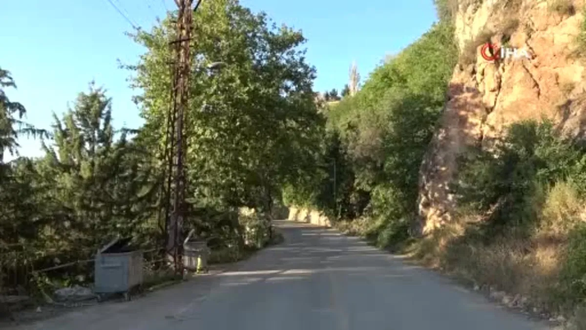 Cadde ortasında elektrik akımına kapıldı