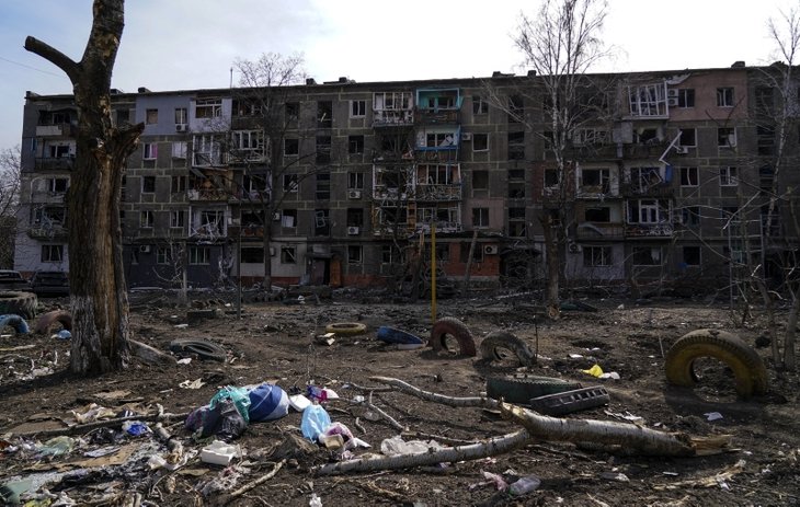 Rusya - Ukrayna savaşında bombalar arasında kaldılar! Mariupol’de toplu mezarlar