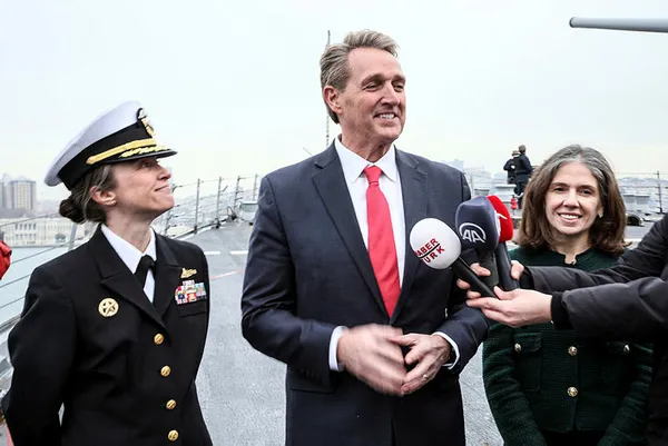 ABD savaş gemisi İstanbul Boğazı’na demirledi! ABD Büyükelçisi Jeff Flake’den Türkiye sözleri: Çok iyi bir müttefikimiz