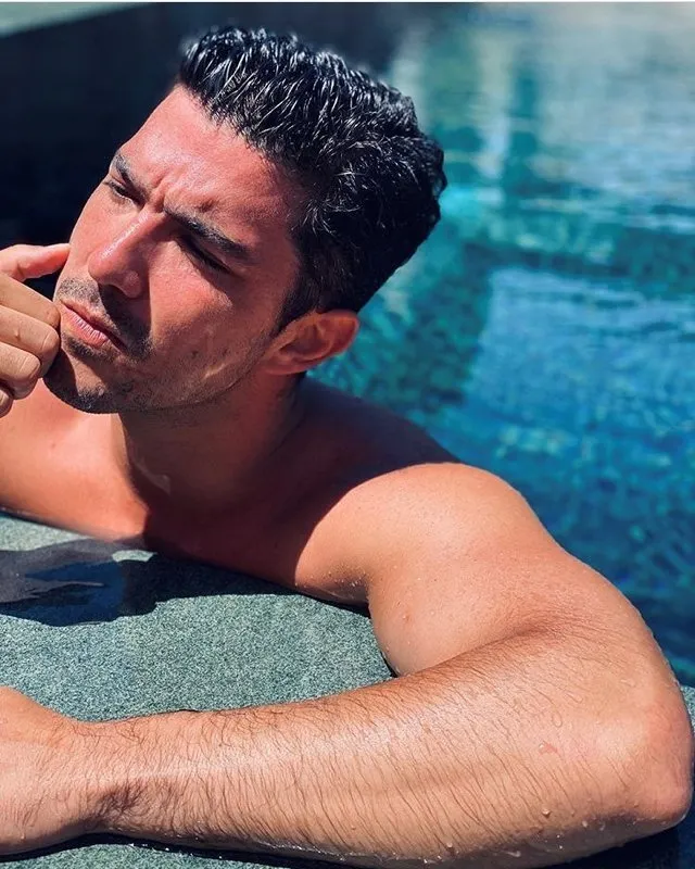 Hadise ve Kaan Yıldırım ayrılığı kısa sürdü! Elinde çiçeklerle kapısına dayandı