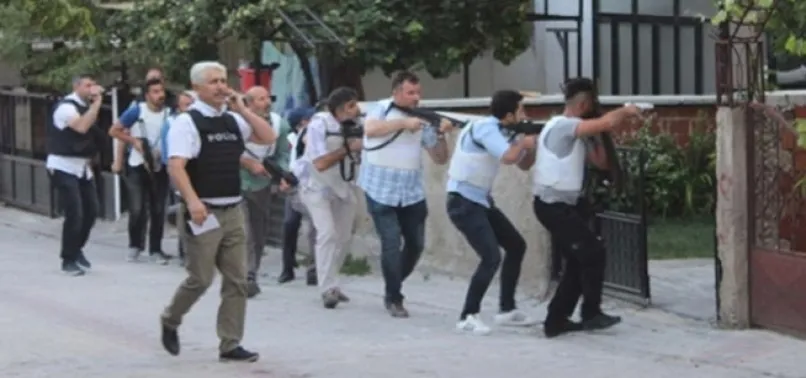 Nefes kesen operasyon! Kıskıvrak yakalandı