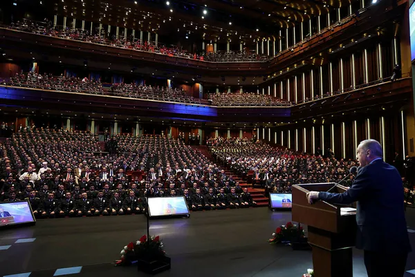 baskan-recep-tayyip-erdogandan-polis-akademisi-mezuniyet-toreninde-son-dakika-aciklamalari-1667324022123.jpg Başkan Erdoğan'dan Kılıçdaroğlu'nun uyuşturucu iddiasına sert tepki: Güvenlik güçlerimizi ucuz siyasi oyunlara meze yaptırmayız - 7