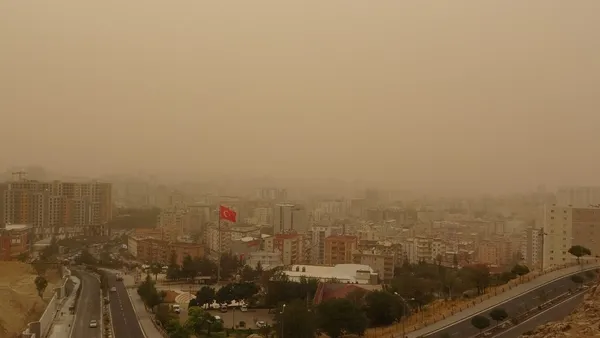 1629735138627.jpg Mardin'de toz fırtınası! Göz gözü görmüyor - 3