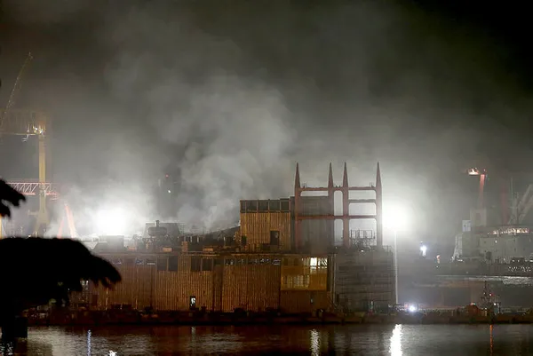 İstanbul Tuzla'da tersane yangını - 1