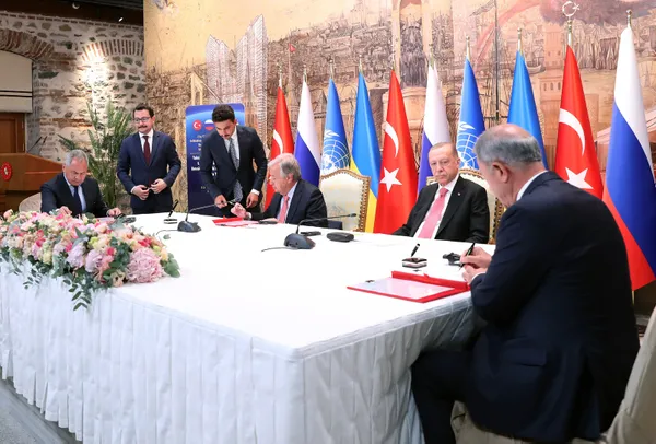 bakan-akar-ile-ukrayna-altyapi-bakani-musterek-koordinasyon-merkezini-gorustu-1658770377306.jpg Bakan Akar ile Ukrayna Altyapı Bakanı 'Müşterek Koordinasyon Merkezini' görüştü - 1