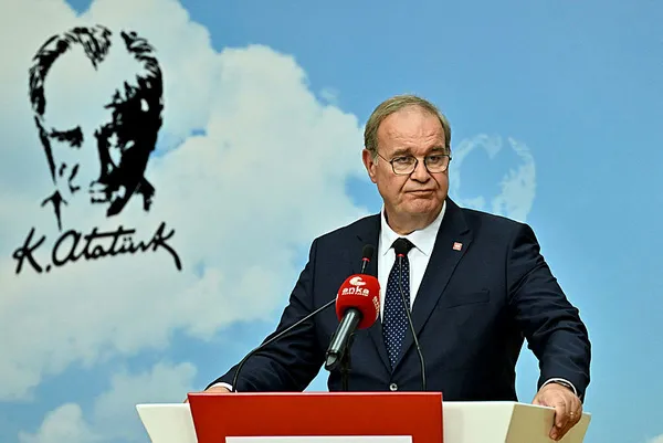 AK Parti Sözcüsü Ömer Çelik’ten CHP Sözcüsü Faik Öztrak’a dış politika ve terör tepkisi