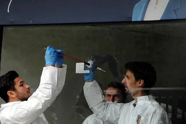 1680687553303.jpeg İYİ Parti lideri Meral Akşener Meclis'te şova soyundu! Mermilerle provokasyona devam etti - 3