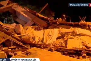 A Haber yıkılan binanın enkazı önünden aktardı!