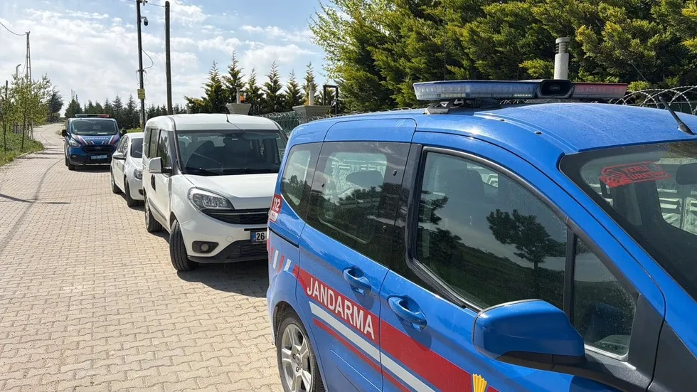 Tepebaşı Belediyesi’ne yolsuzluk operasyonu! 60 gözaltılı baskında evin altındaki sır oda - 4