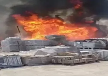 Ankara'da fayans deposu yandı