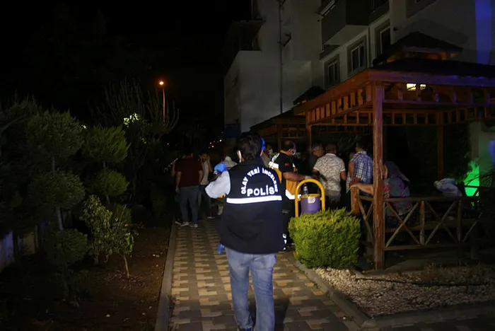 Son dakika: Adana'da iki sevgili evlerinde tabancayla vuruldu: 1 ölü 1 yaralı - 3