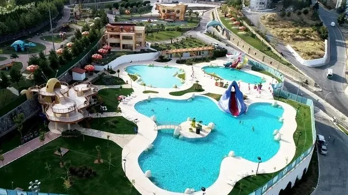 1754803798077.jpeg CHP'li Karabağlar Belediyesi'nin Uzundere'deki Aqua Yaşam yüzme havuzu (Sabah)