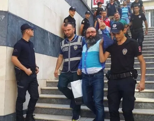 twitterda-operasyon-yapan-fetocu-iste-yalan-yuvasi-23-derecenin-sahibi-gokhan-ozbek-ve-orgutle-organik-bagi-1677185626208.jpg Twitter'da operasyon yapan FETÖ'cü! İşte yalan yuvası 23 derece'nin sahibi Gökhan Özbek ve örgütle organik bağı! - 6