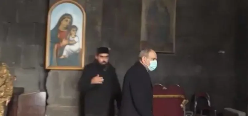 Ermenistan Başbakanı Nikol Paşinyan kiliseden böyle kovuldu
