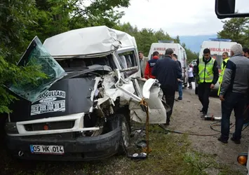 Nişan yolunda feci kaza!