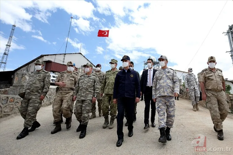 Bakan Akar ve komutanlardan karargahta yoğun mesai! Sabahın ilk saatlerine kadar ışıklar sönmedi 14