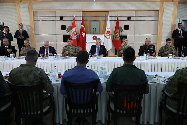 baskan-erdogan-askerler-ile-iftar-programinda-onemli-aciklamalar-sinir-otesi-harekat-mesaji-irak-ve-suriyede-y-1710792553539.jpg Başkan Erdoğan Askerler ile İftar Programı'nda önemli açıklamalar! Sınır ötesi harekat mesajı: Irak ve Suriye'de yarım kalan işi tamamlayacağız - 5