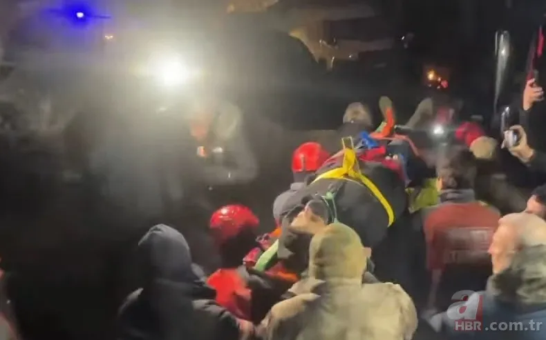 Deprem felaketinden saatler sonra yeni mucizeler! Annenin sözleri yürekleri dağladı! Duvardaki o yazı... 14