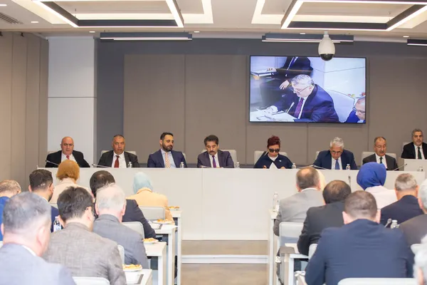 bik-muduru-cavit-erkilinc-resmi-ilana-bagli-yayincilik-ticari-gerceklerle-bagdasmiyor-1686134351221.jpeg BİK Müdürü Cavit Erkılınç: Resmi ilana bağlı yayıncılık ticari gerçeklerle bağdaşmıyor - 1