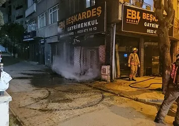 Panik yaratan olay! Doğal gaz kutusunda yangın çıktı mahalleli sokağa döküldü