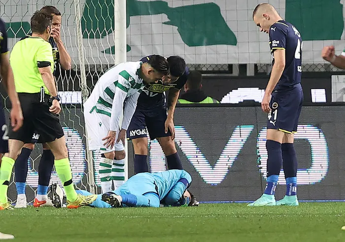 Fenerbahçe'de Altay Bayındır şoku! 3 ay sahalarda yok - 2