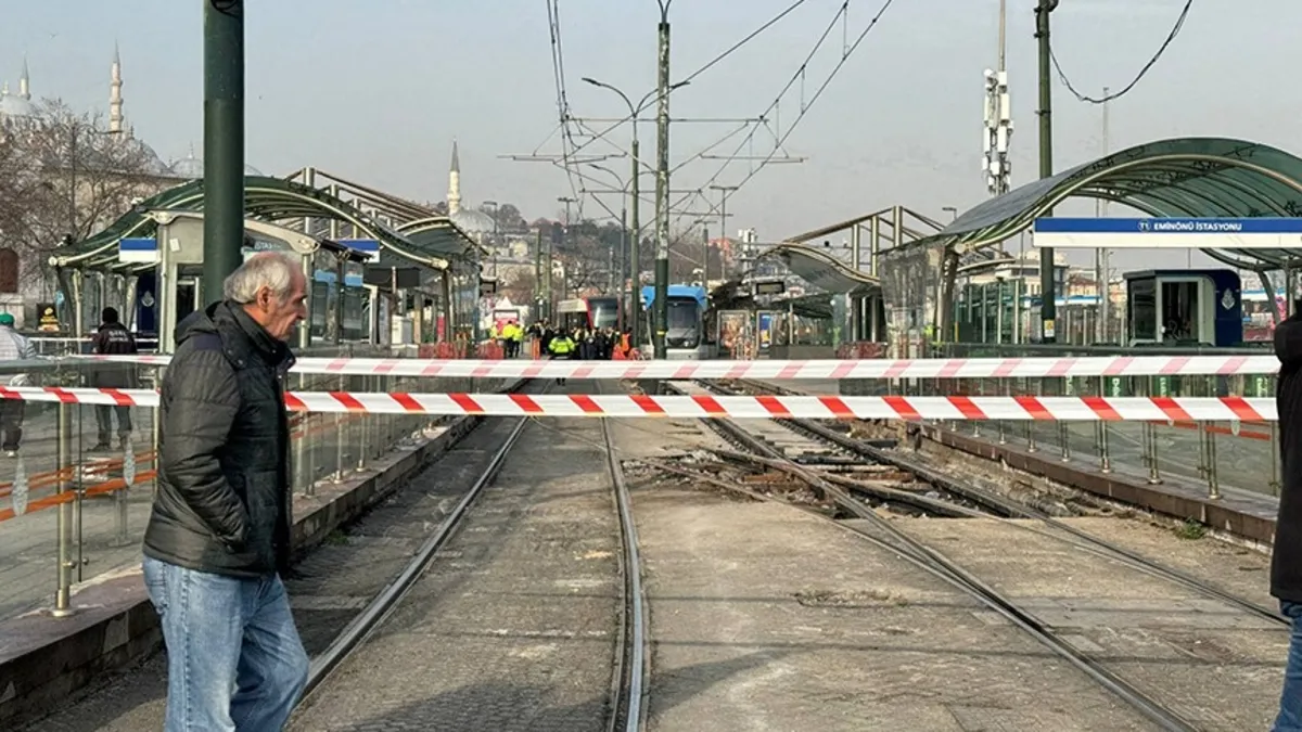 Eskişehir'de tramvayın çarptığı yaşlı adam yaralandı