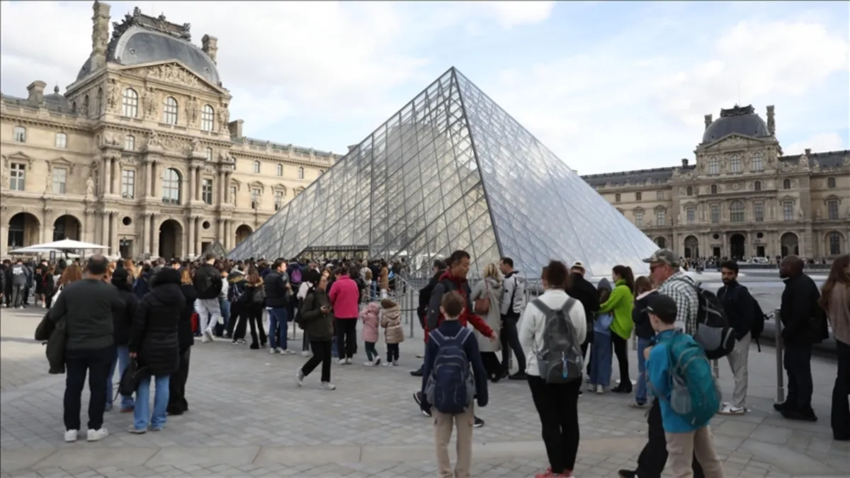 Louvre'dan Avrupalı olmayan ziyaretçilerin girişine yüzde 45 zam