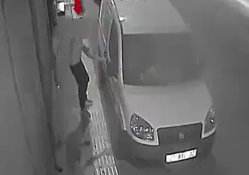 Hırsızın rahatlığı 'pes' dedirtti! O anlar kamerada...