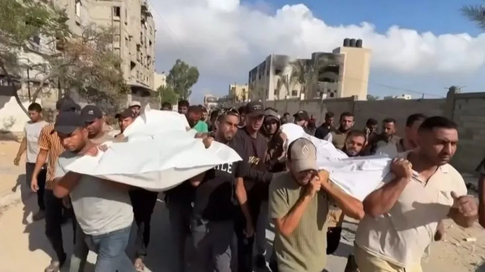 Gazze’de umutlar ve hayaller vuruluyor! Çocuklarına yemek bulmaya gitti başından vuruldu