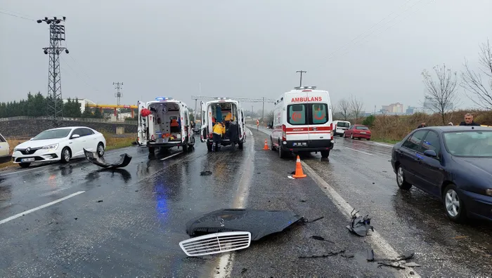 Son dakika: Tekirdağ'da korkunç kaza! Servis midibüsü ile otomobil çarpıştı: Karı koca öldü, 15 yaralı - 4
