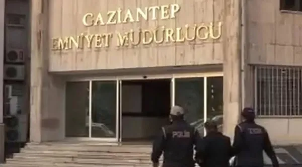 adiyamanda-yikilan-apartmanin-muteahhidi-yurt-disina-kacarken-yakalandi-1676832039906.jpg Adıyaman'da yıkılan apartmanın müteahhidi yurt dışına kaçarken yakalandı - 4