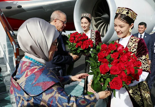 Son dakika: Başkan Erdoğan Özbekistan’da! Azerbaycan Cumhurbaşkanı Aliyev’le Semerkant’ta bir araya geldi