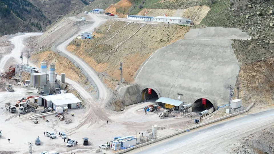 Eğribel Tüneli'nde ışığa 50 metre