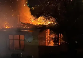 Kocaeli’de soba faciası! 5 kişinin yaşadığı ev resmen küle döndü
