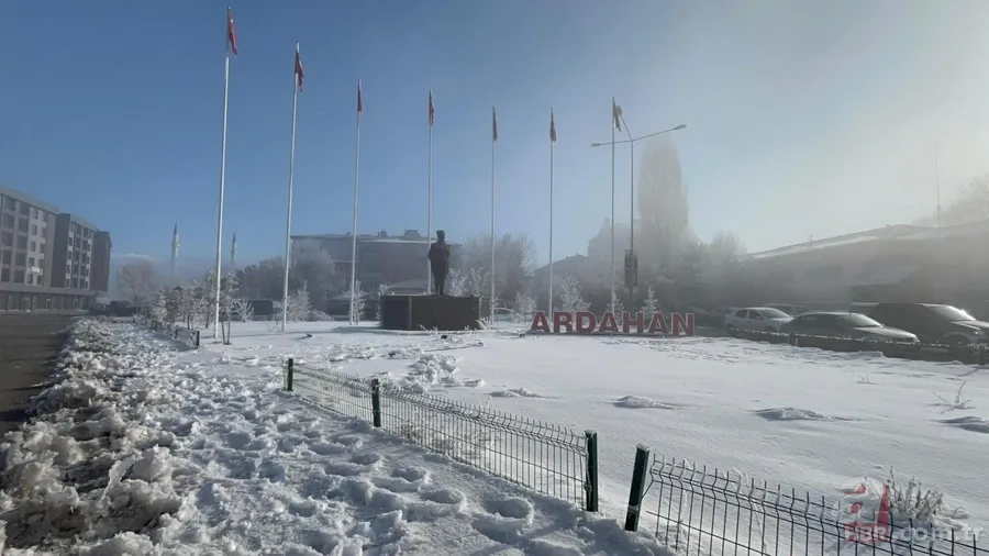 Baharı beklerken termometreler eksi 25'i gördü: Türkiye’nin en soğuk ilçesi buz kesiyor 2