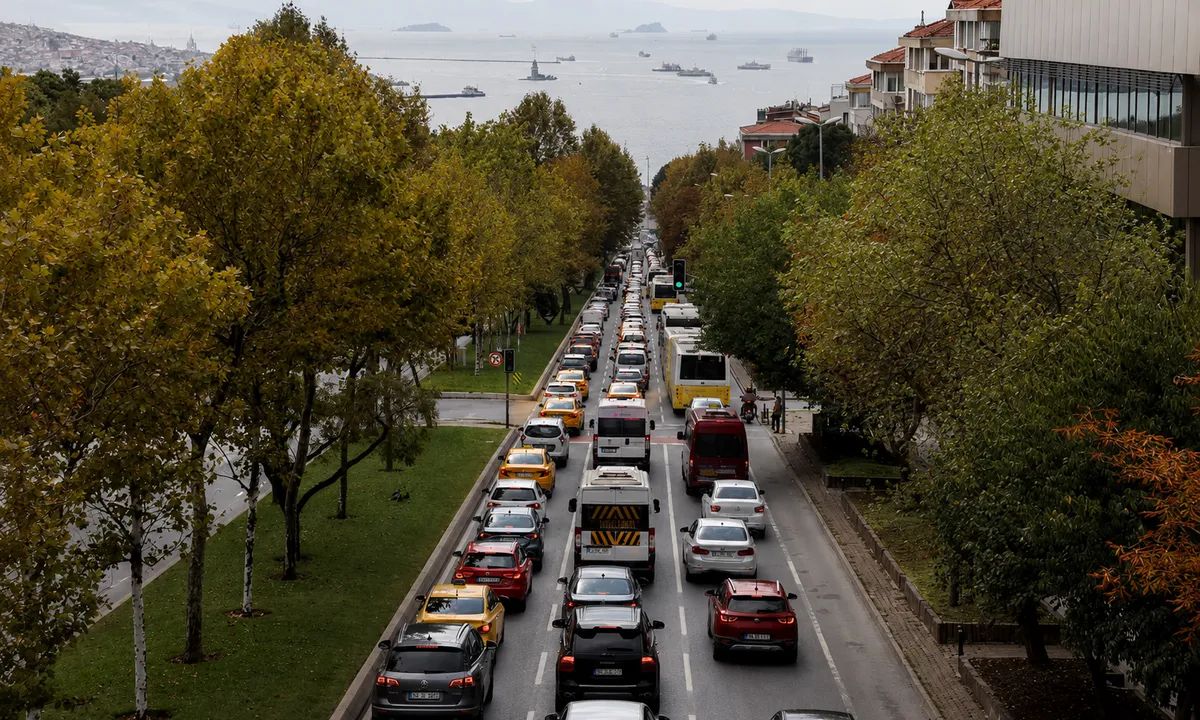 istanbulda-23-agustosta-bazi-yollar-trafige-kapanacak-alternatif-guzergahlar-duyuruldu-1787319750628.png Beyoğlu’nda Meclisi Mebusan Caddesi, Galata Köprüsü’nün Eminönü yönü ve bazı bağlantı yolları kullanılamayacak; Tarlabaşı Bulvarı alternatifler arasında yer alacak.