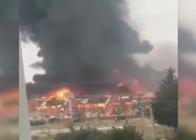 Mersin’de fabrika alev alev yandı!