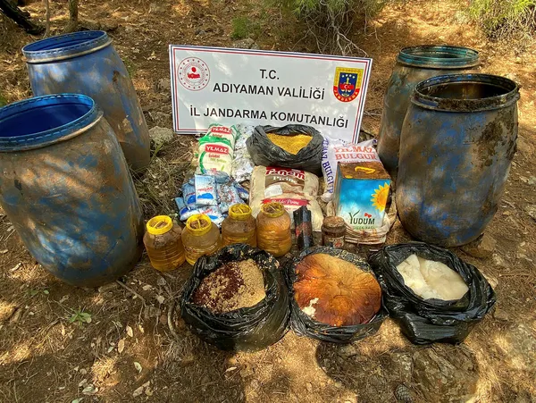 adiyamanda-teroristlere-agir-darbe-yasam-malzemeleri-ele-gecirildi-1666179026806.jpg Adıyaman'da teröristlere ağır darbe! Yaşam malzemeleri ele geçirildi - 1