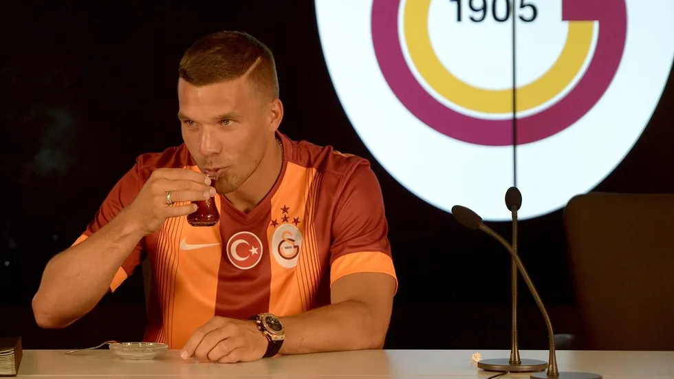 fenerbahceye-sampiyonlar-liginde-polonyali-rakip-kura-cekimi-tamamlandi-1781701298155.jpg Fenerbahçe'ye Şampiyonlar Ligi'nde Polonyalı rakip! Kura çekimi tamamlandı | Lucas Podolski Türkiye'ye geliyor - 2