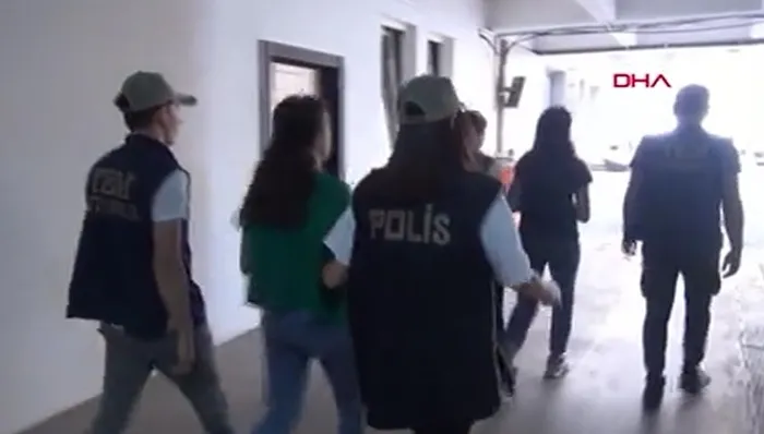 son-dakika-istanbulda-dhkp-c-operasyonu-1657896034504.jpg Son dakika | İstanbul'da DHKP-C operasyonu! - 3