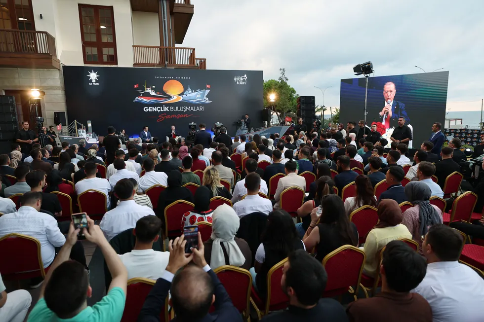 baskan-erdogan-genclerle-bas-basa-teror-belasi-bitti-hedef-kuresel-olcekte-huzur-1789417129097.jpg Başkan Erdoğan gençlerle baş başa: “Terör belası bitti, hedef küresel ölçekte huzur” - 1